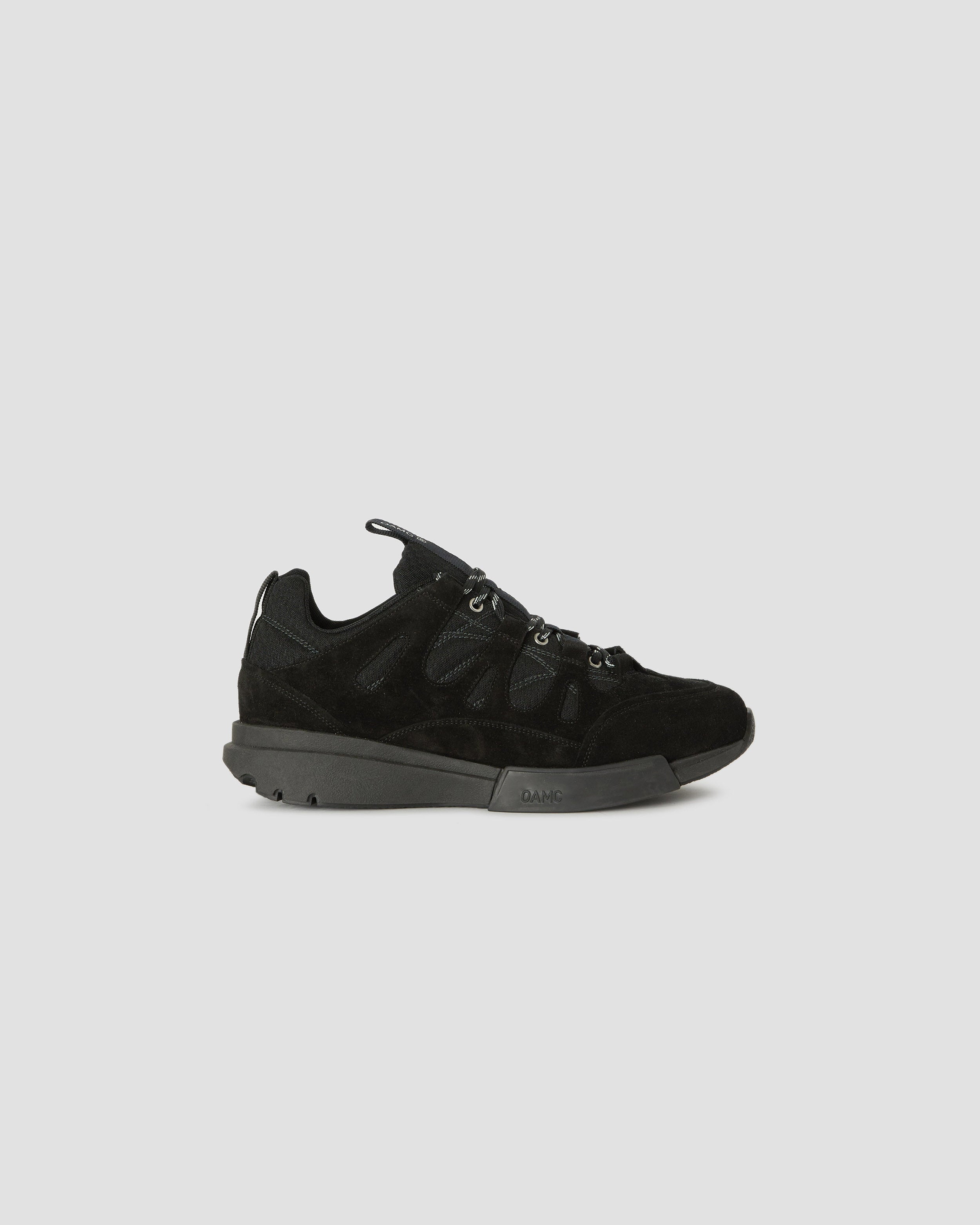 靴 OAMC TRAIL RUNNER OAMC Men's Trail Runner Off-White Low Top Sneakers & Trainers